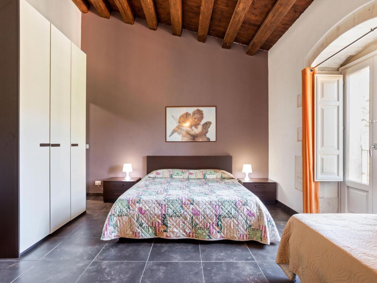 Vintage Holiday Home In Ragusa Ibla With Balcony Exterior photo