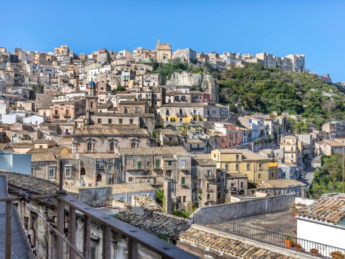 Vintage Holiday Home In Ragusa Ibla With Balcony Exterior photo