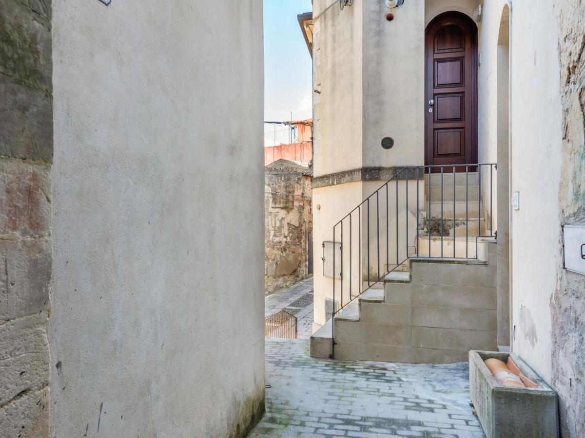 Vintage Holiday Home In Ragusa Ibla With Balcony Exterior photo