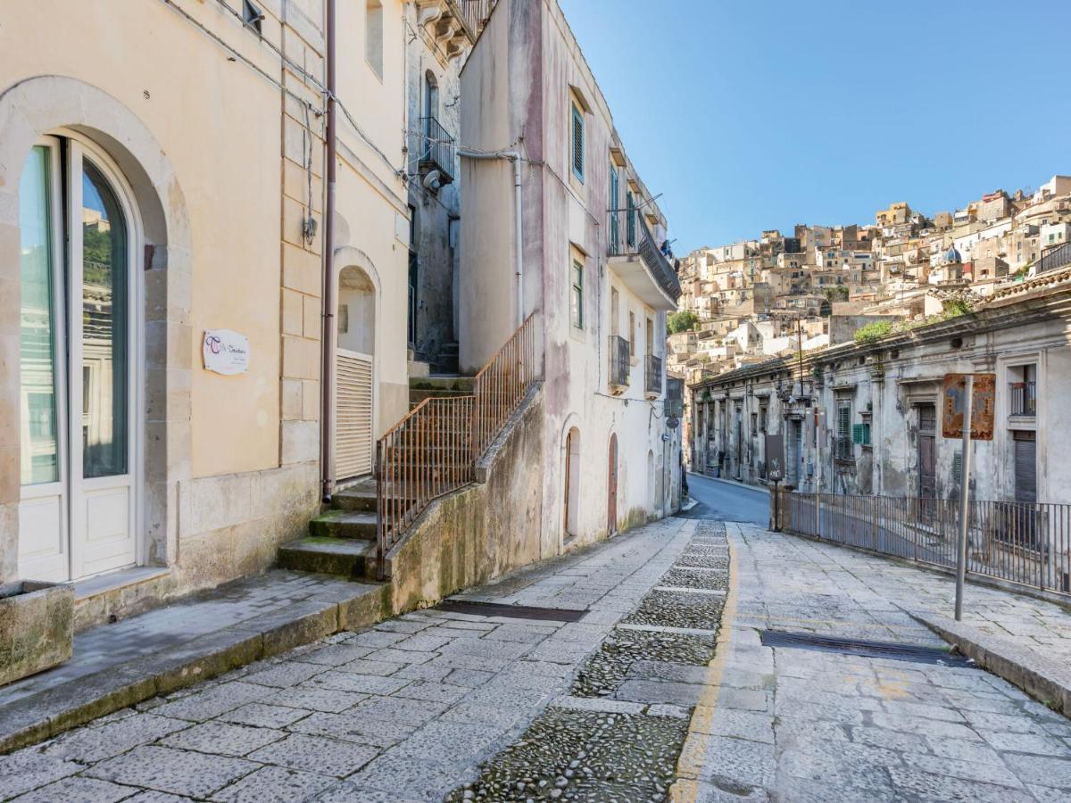 Vintage Holiday Home In Ragusa Ibla With Balcony Exterior photo