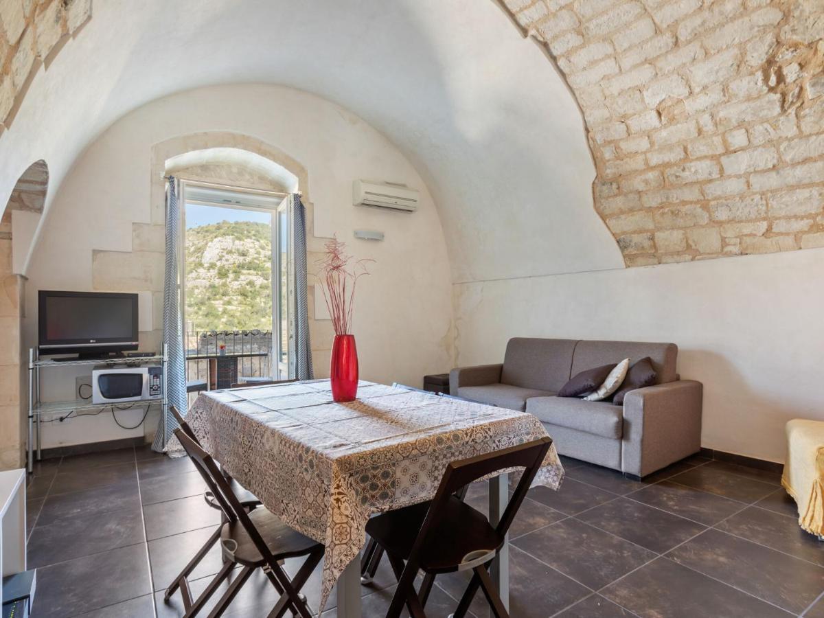 Vintage Holiday Home In Ragusa Ibla With Balcony Exterior photo